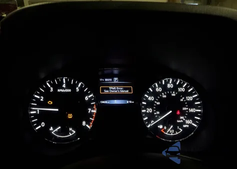 2018 Nissan Pathfinder S z USA, uszkodzony, nr VIN 5N1DR2MM2JC670340